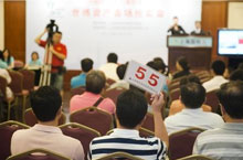 First Auction of Expo Opening Ceremony Items Held in Shanghai