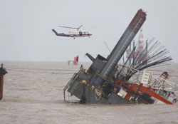 Sinopec's Rig Platform in Bohai Sea had Tilted Over, 2 Workers Missing