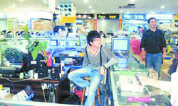 Two Smokers Arrested in Shenzhen Huaqiangbei Market