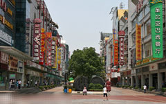 Shop ‘Til You Drop! Changsha’s Commercial Pedestrian Street 