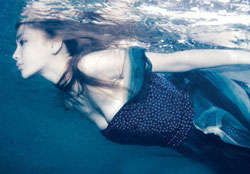 Sexy Underwater Scenes of Female Stars