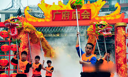 Guangfu Temple Fair Open Until February 12th 