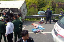 13 Dead, 21 Injured in Shanghai Tour-Bus Crash
