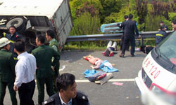 13 Dead, 21 Injured in Shanghai Tour-Bus Crash