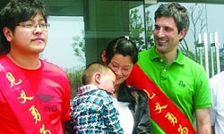Foreigner Rewarded for Reviving Child in Suzhou