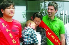 Foreigner Rewarded for Reviving Child in Suzhou