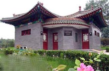 New Rule: No More than Two Flies in Beijing’s Public Toilets