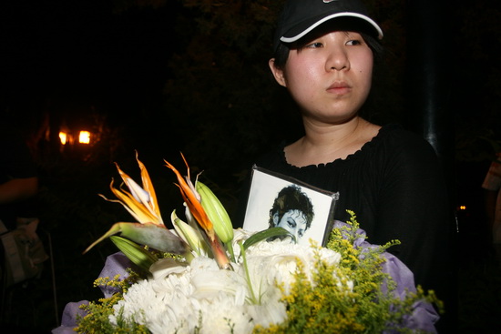 Chinese Fans Mourn Michael Jackson,the King Of Pop
