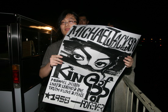 Chinese Fans Mourn Michael Jackson,the King Of Pop