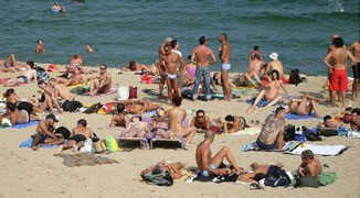 Police Put a Stop to Sanya's Nudist Beach