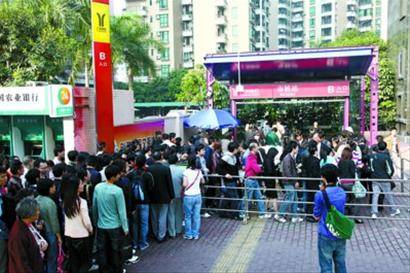 Guangzhou Metro First Day Free Overflow: Long Queues to Ride