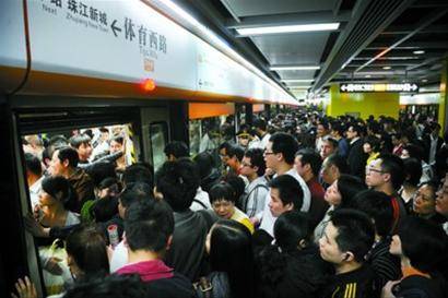 Guangzhou Metro First Day Free Overflow: Long Queues to Ride
