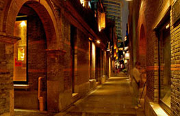 Stone-Walling: A Guide to the Best Bars and Restaurants in Xintiandi