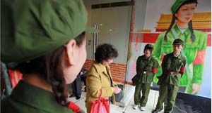 Business is Red Hot in Kunming’s Revolution-Themed Restaurant