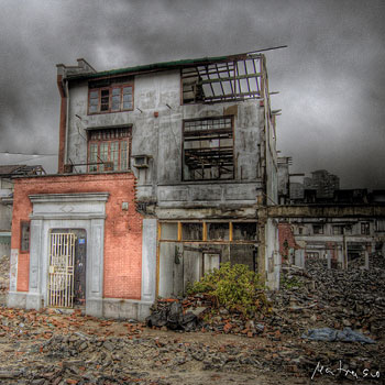 Shanghai society fragmented and unequal