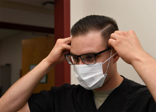 worker in face mask