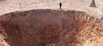 Mysterious “Bottomless Pit” Appears in Sichuan