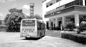 Bus Driver Notices Thief On Board, Drives Bus to Police Station 