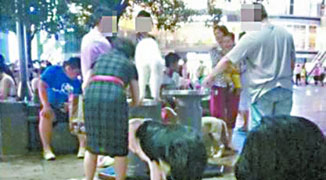 Netizens Rage at Chongqing Dog Owners Who Make Dogs Drink from Fountains