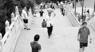 Jilin Man Loses Weight by Walking Around With Cement Block on Head 
