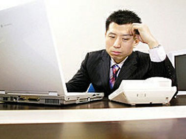 White Collar Dilemmas: China’s Middle-Aged Careerists Face Crossroads