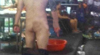 Shanghai Man Pulls Pants Down on Street; Shouts “My Penis is Bigger Than a Lobster"