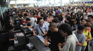 Passengers Protest at Delays as Chaotic Scenes Unfold at Dalian Airport