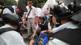Chengguan in Guangzhou Wear Stab-Proof Vests to Patrol the Streets