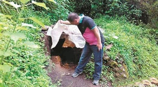 Woman in Hubei Chose to Leave her Family to Live in a Cave