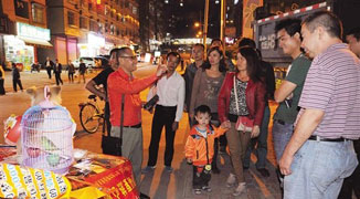 “Beggar” in China Rouses Interest When He Asks for 100 Million RMB