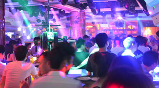 5 Foreign Models Conned by Agent, Held by Organisers