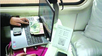 Passengers Make Up to 1,000 RMB an Hour Selling Wifi on Trains