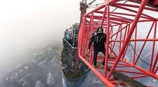 Two Russians, Whose Free Climb of Shanghai’s Tallest Building Went Viral, Under Investigation