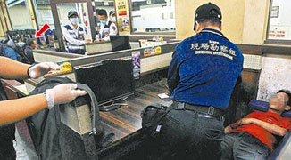 Man Dies in Internet Café While the Man Next to Him Continues to Play