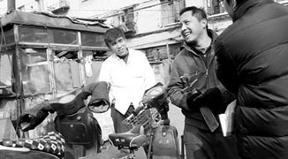 800 RMB Electric Bike Crashes Into Merc, Merc Owner Pays For Damage