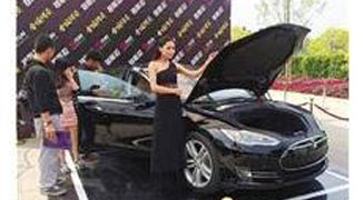 Man Earns 2.5 Million RMB in Six Months by Hiring Out Tesla