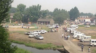 8 People Die in Brawl over Mirror Superstition