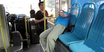Nanjing Driver Faints after Severe Cussing Out from Granny