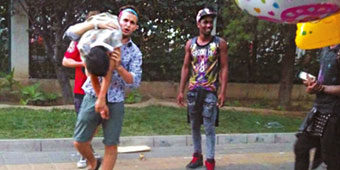 Foreign Men Draw Criticism from Netizens for Playing with Drunken Chinese Man