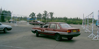Driving Instructor Held for Scamming Students out of 600,000 RMB
