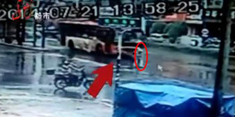 Middle Aged Lady Throws Herself in Front of Several Cars before Getting Hit by Bus