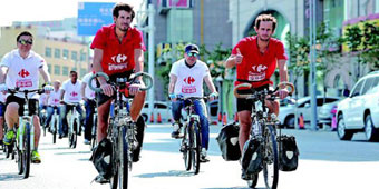 French Cyclists Arrive in Beijing after Travelling Silk Road 