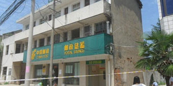 Security Fail: Man Climbs Through Hole in Side of China Post, Steals Cash