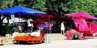 Fruit Vendors Cusses at Mother with Looped Recording, Beaten by Father