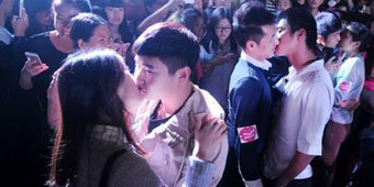 How Long and Intensely Can You Kiss for an iPhone 6?