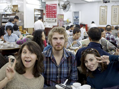 An Anxious Beijing to Departing Expats: “Please Stay, Guests from Far Away.”