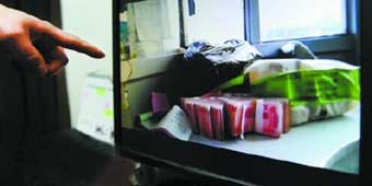 Man Throws Million RMB in Cash at Police Officers in Rage Over Parking Violation