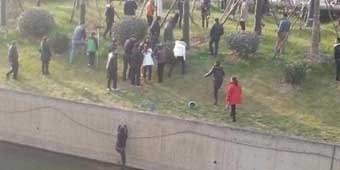 Good Samaritan Jumps into River to Save Naked Girl: No One Helps Him Out