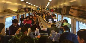 Passengers and Staff Help Woman Give Birth on High-Speed Train 