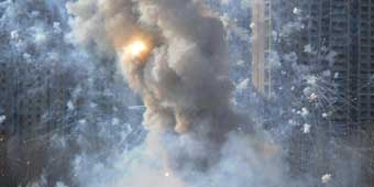 Shenyang Police Let off 3,000 Boxes of Fireworks in Huge Explosion